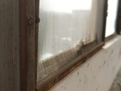 铁锈窗棱窗框