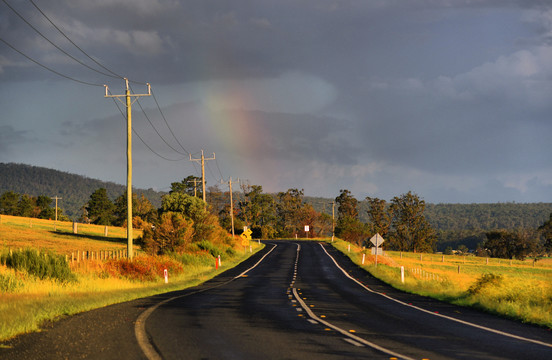 公路上看到的彩虹