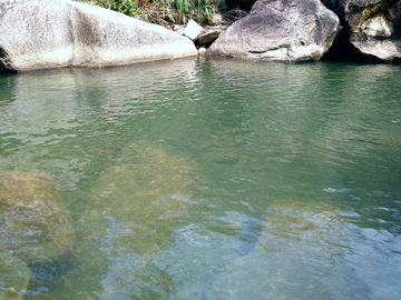 山涧溪流