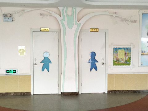 幼儿园教室门