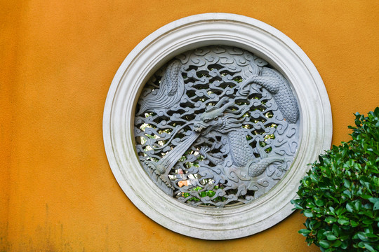 普陀山风景区之雕刻的龙