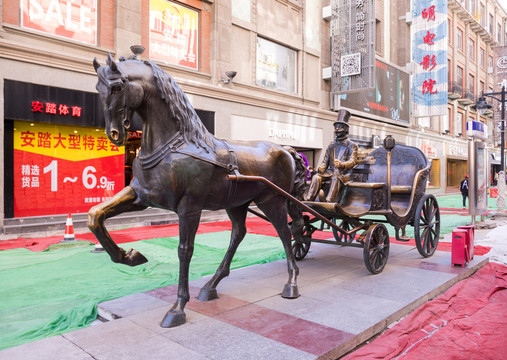 天津和平路马车雕塑