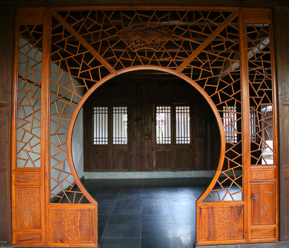 中式圆形镂空雕花木门