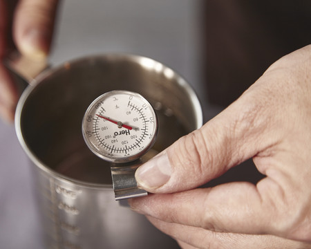 为手冲咖啡壶测量水温