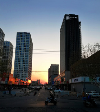 黄昏街景