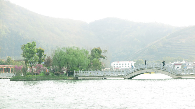 河上的石桥