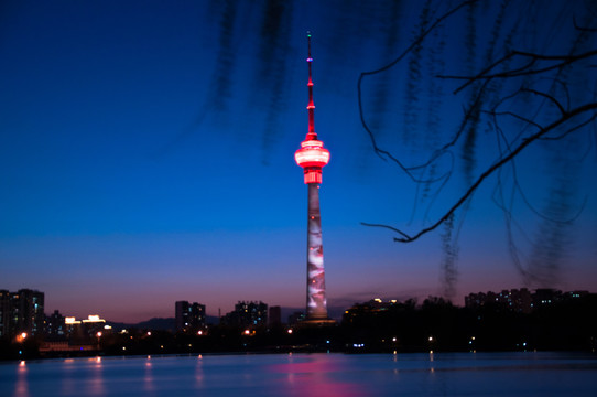 中央广播电视塔夜景