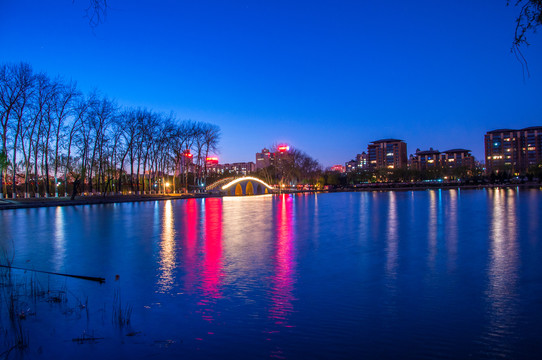 中央广播电视塔夜景