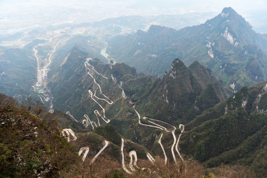 张家界天门山景区弯路