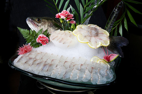 海鲈刺身