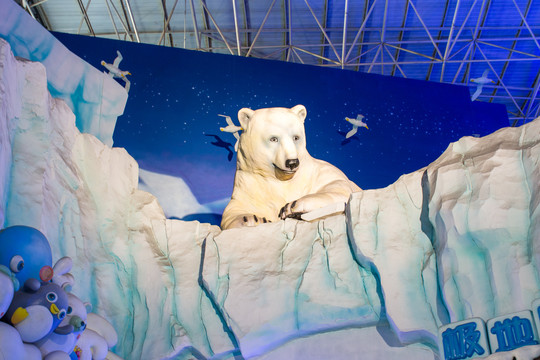 北极熊雕像