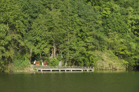罗汉岩玄月湖边景观