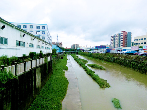 工业区河畔