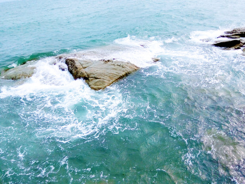 礁石浪花