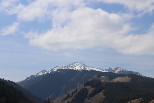 天山雪峰