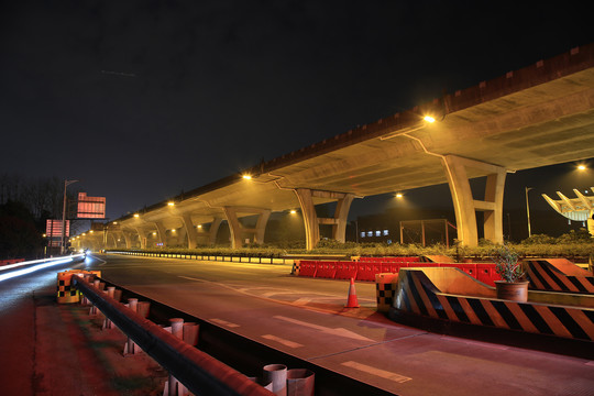 城市高架桥夜景