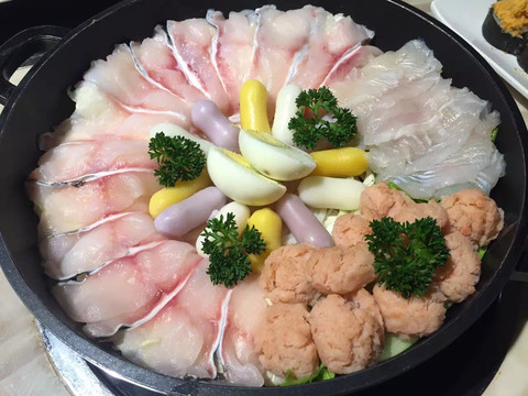 新鲜生鱼片芝士香芋年糕肉丸锅