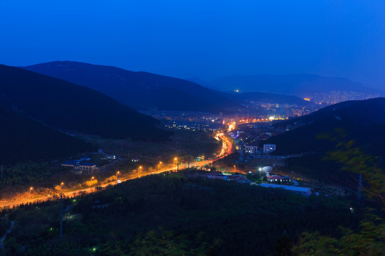山东济南旅游路夜景