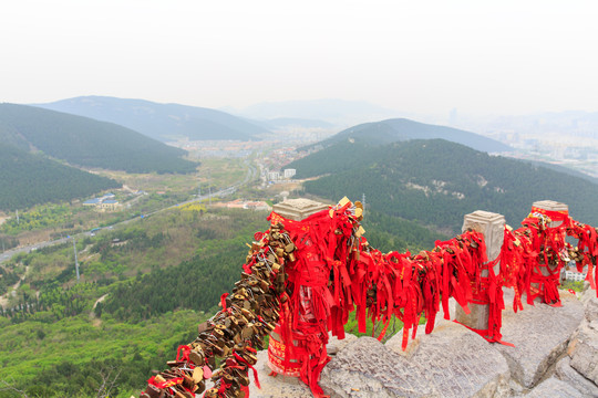 山东济南千佛山山顶祈愿带