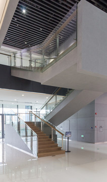 现代建筑室内空间扶手梯