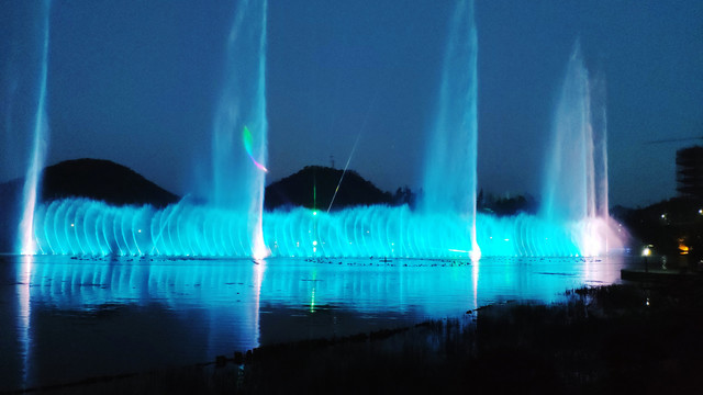 水上喷泉夜景