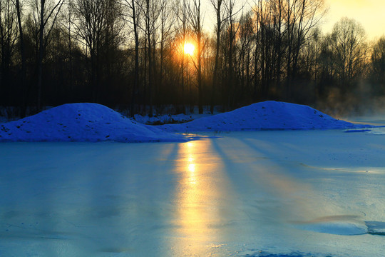 冰河日出朝阳