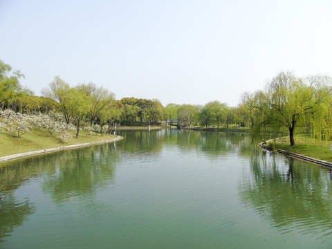 实拍风景区碧绿水波