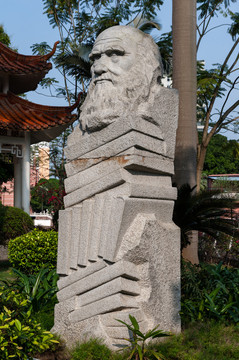 达尔文雕塑