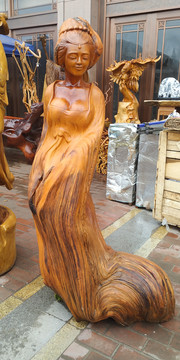 古代美女木雕像