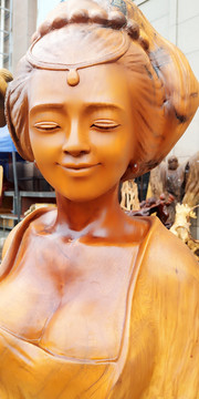 古代美女木雕像