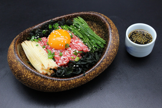 日式生拌牛肉
