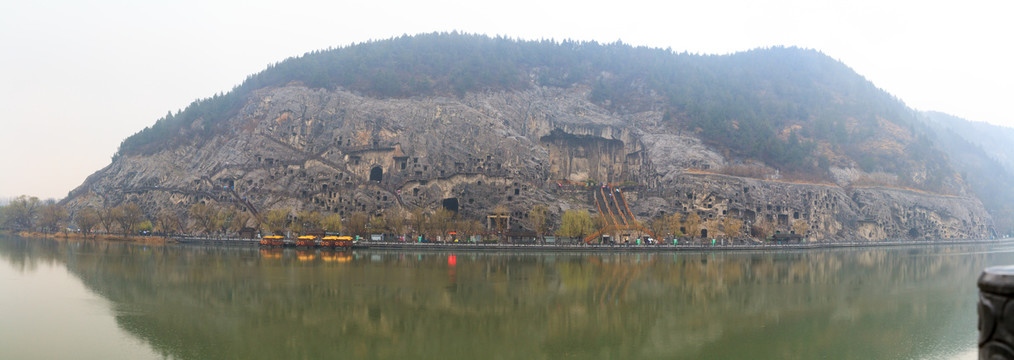 河南洛阳龙门石窟全景