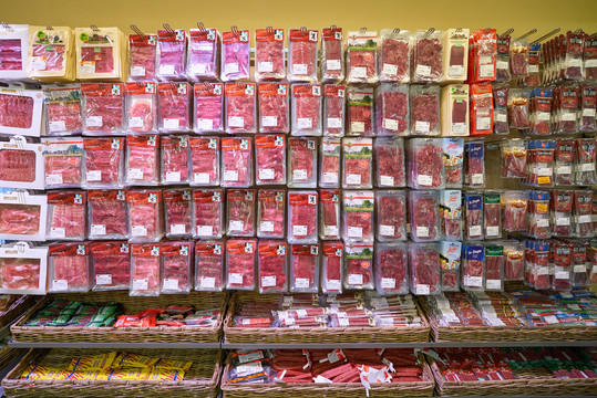 Migros超级市场腌制包装肉