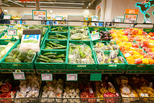 Migros超市新鲜蔬菜陈列区