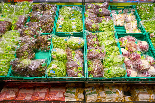 Migros超市新鲜蔬菜陈列区