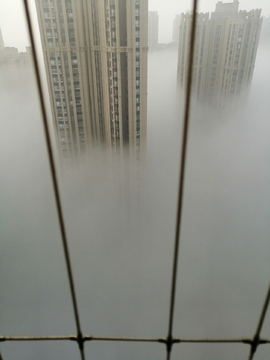 雾中城