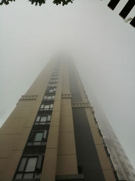 雾中城