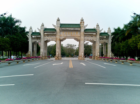 华南农业大学大门