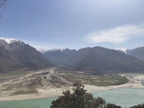 西藏雅鲁藏布河流