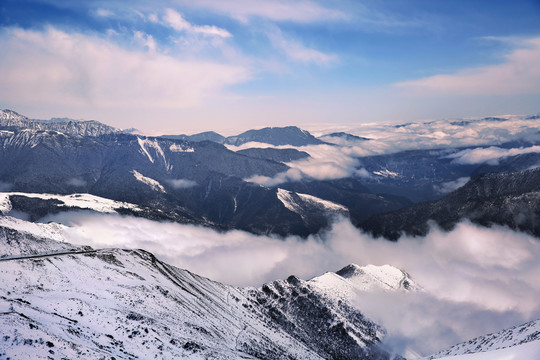 雪山云海