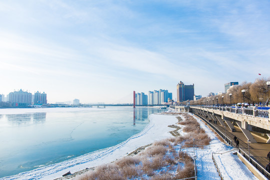 冬季的吉林市松花江雪景