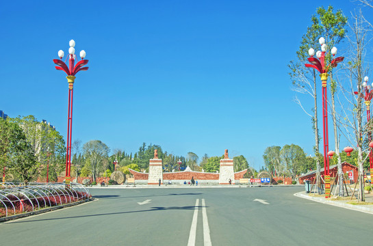 彝族十月太阳历文化园道路