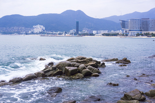 大海礁石浪花