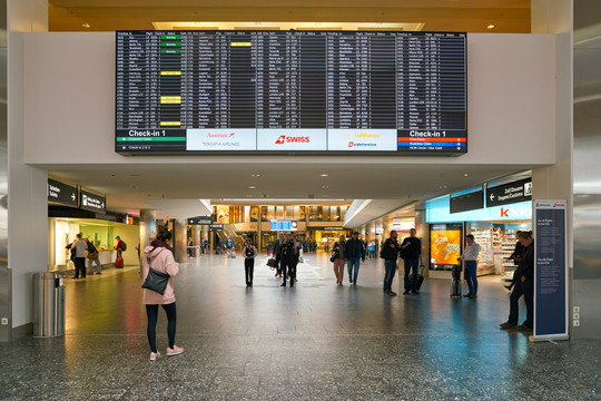 瑞士苏黎世国际机场大厅信息墙