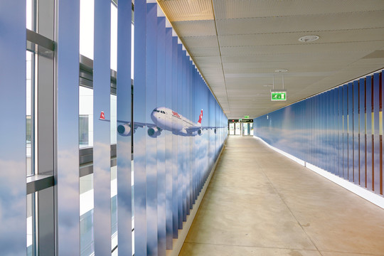 瑞士苏黎世国际机场登机走廊