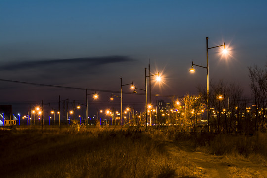 夜晚街道路灯