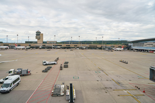 苏黎世机场从观察台往外望的景色