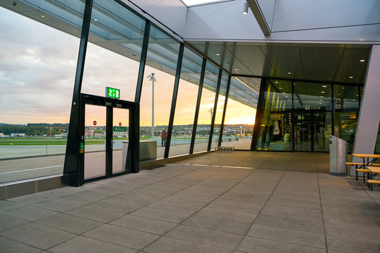 苏黎世国际机场白天的机场观察台