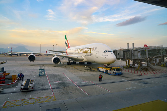停机坪上的A380客机