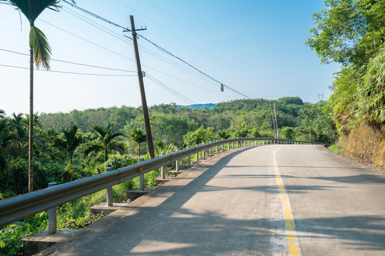 海南牛路岭山路